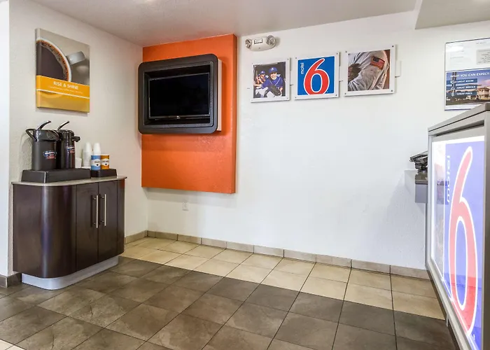 Hotel 6 Tempe, Az Phoenix Airport Priest Dr 2*