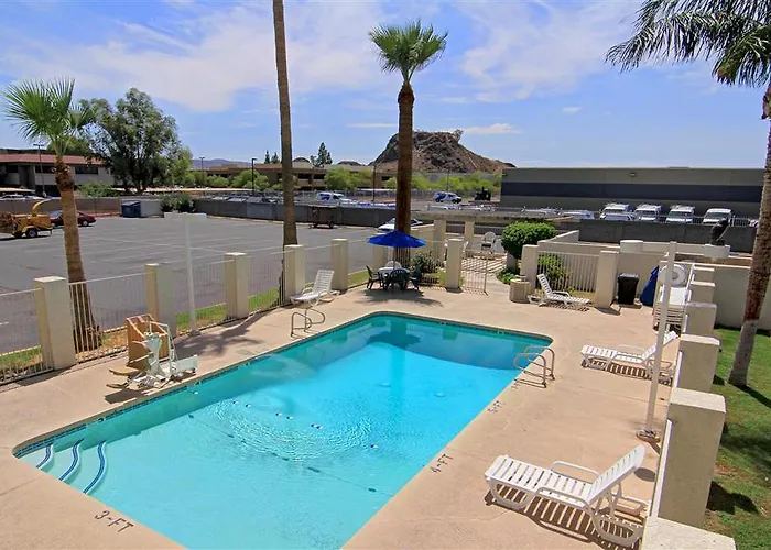 6 Tempe, Az Phoenix Airport Priest Dr 2*